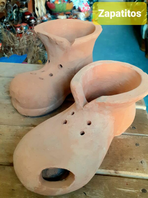ZAPATOS ALFARERIA RUSTICA 20 CM