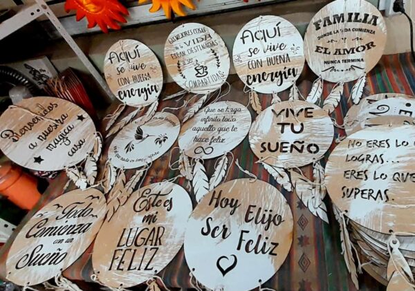 COLGANTE FRASES MDF 20 CM
